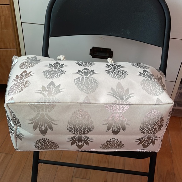 Hawaiian Pineapple Tote and Pouch Set - Picture 9 of 10